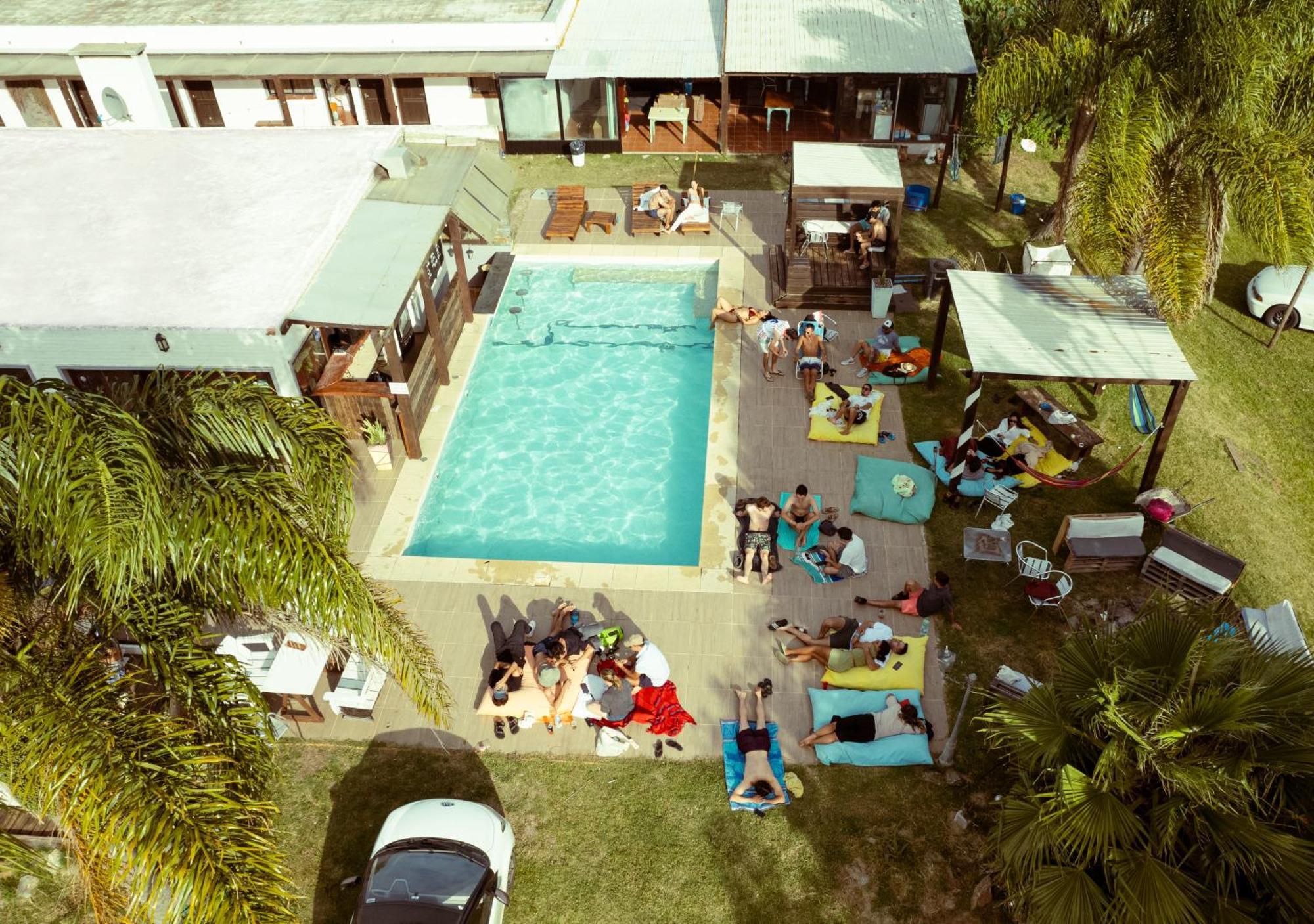 La Quinta Hostel & Suites Manantiales Exterior photo