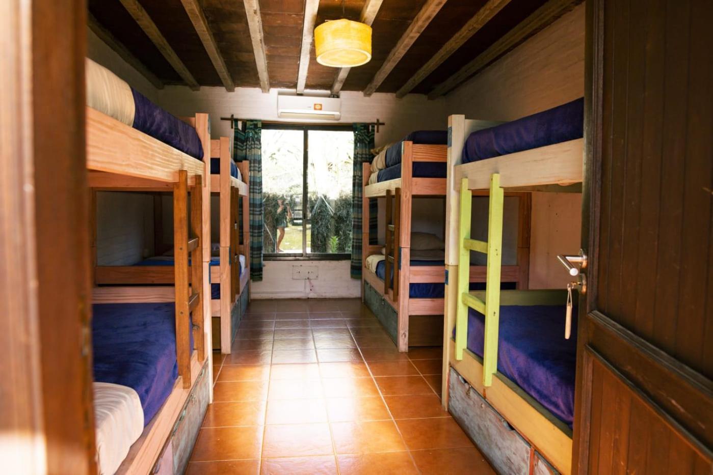 La Quinta Hostel & Suites Manantiales Exterior photo